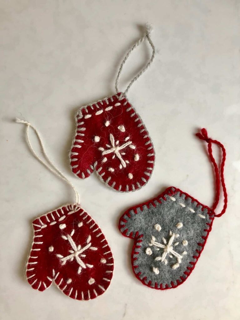 DIY ukrasi za rukavice: svečane mini rukavice od filca za božićno drvce 6 DIY ukrasi za rukavice svecane mini rukavice od filca za bozicno drvce3987754389711