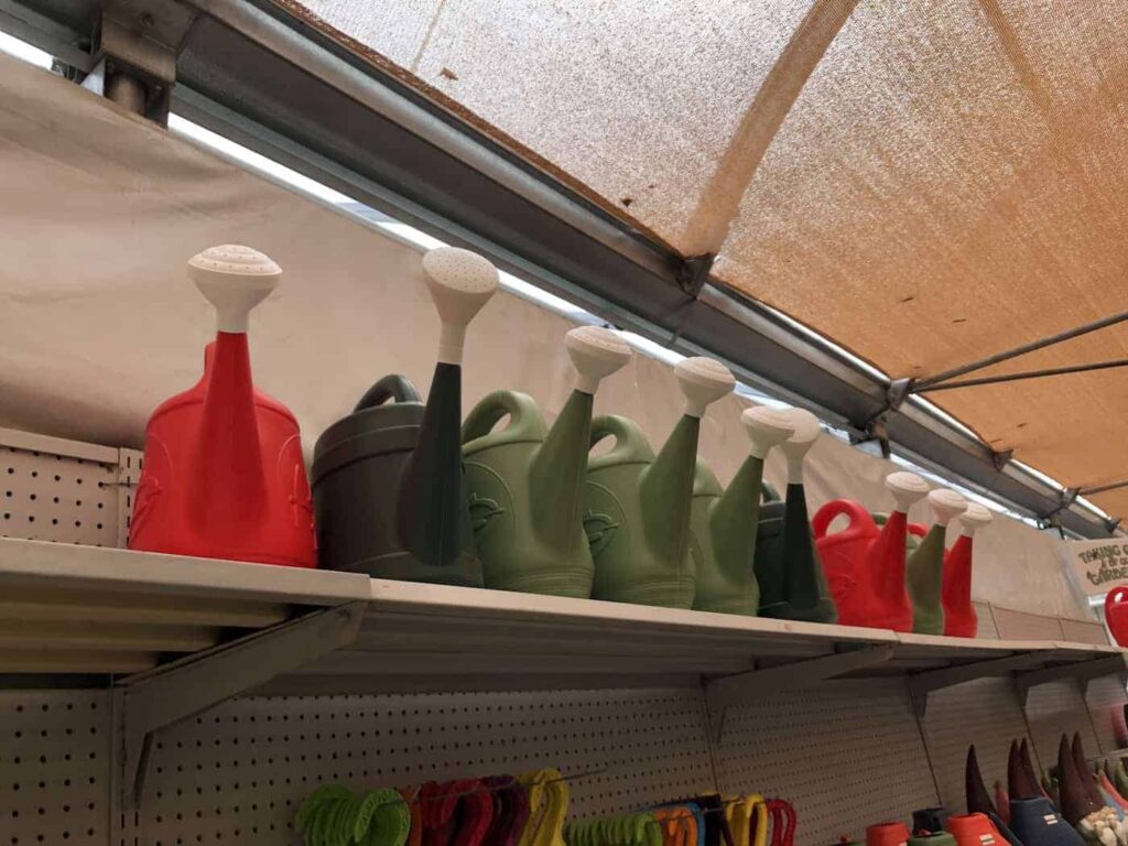 Plastične kante za zalijevanje: zašto svaki vrtlar na kraju treba bar jednu 2 Zelene plasticne kante za zalijevanje zasto svaki vrtlar na kraju dobije jednu od ovih238954985549811